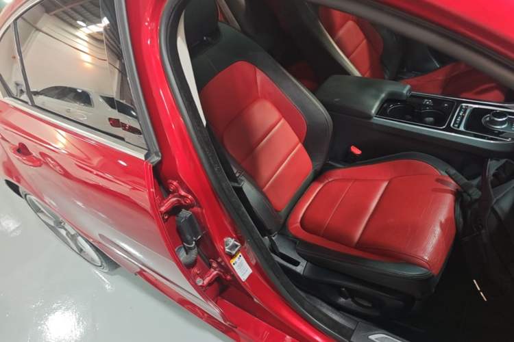 Used Jaguar XE 2017 2.0T 200 PS R-Sport Right Front Seat