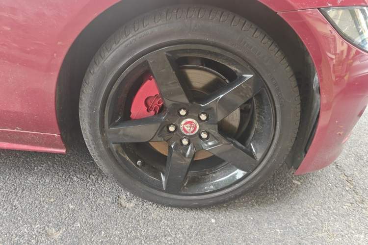 Used Jaguar XE 2017 2.0T 200 PS R-Sport Right Front Wheel Hub