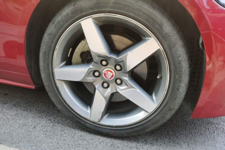 Used Jaguar XE 2017 2.0T 200 PS R-Sport Right Front Wheel Hub