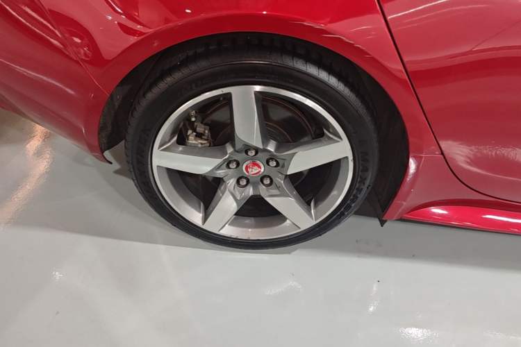 Used Jaguar XE 2017 2.0T 200 PS R-Sport Right Rear Wheel Hub