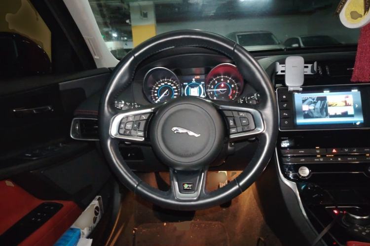 Used Jaguar XE 2017 2.0T 200 PS R-Sport Steering Wheel