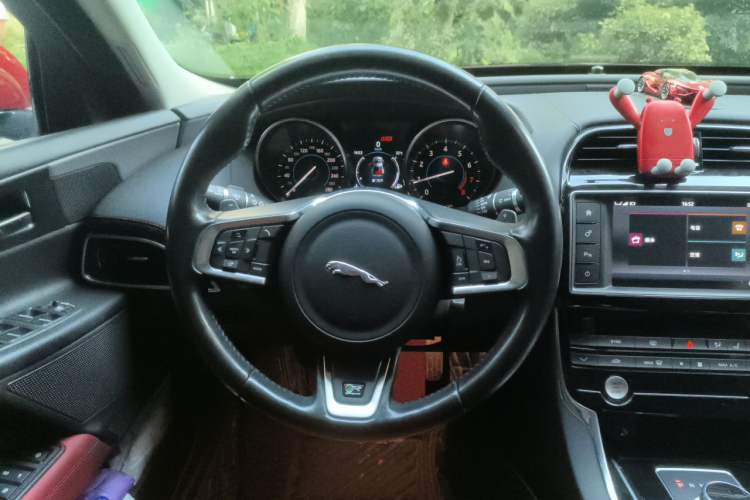 Used Jaguar XE 2017 2.0T 200 PS R-Sport Steering Wheel
