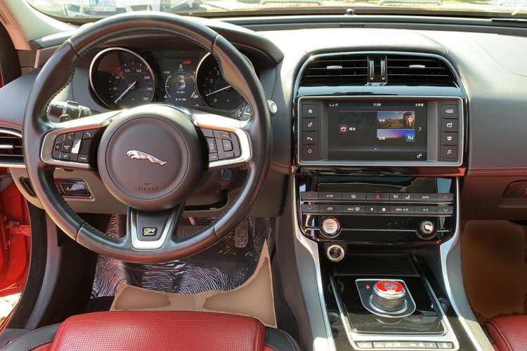 Used Jaguar XE 2017 2.0T 200 PS R-Sport Steering Wheel