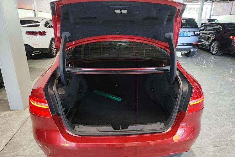 Used Jaguar XE 2017 2.0T 200 PS R-Sport Trunk