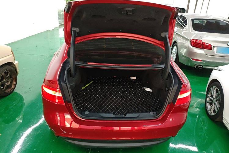 Used Jaguar XE 2017 2.0T 200 PS R-Sport Trunk