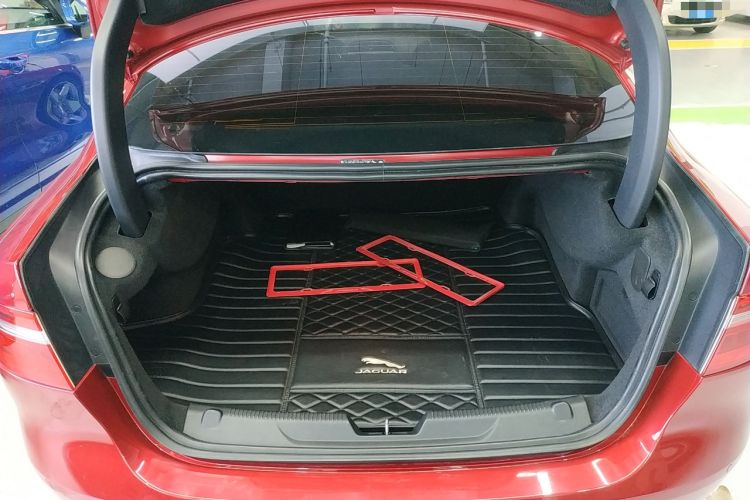Used Jaguar XE 2017 2.0T 200 PS R-Sport Trunk