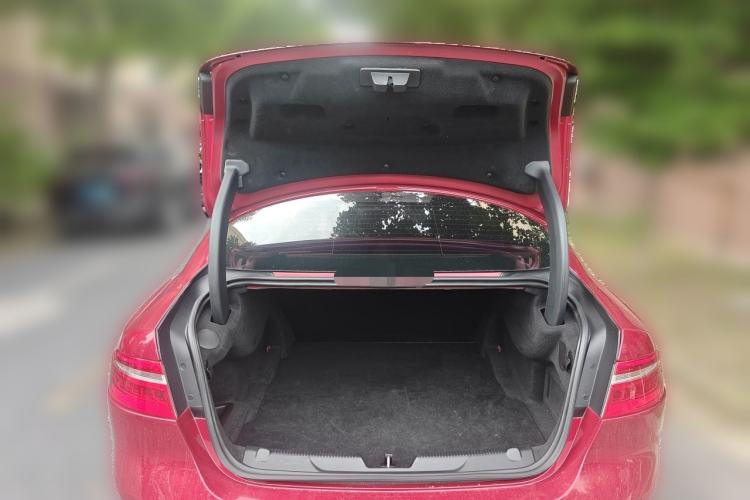 Used Jaguar XE 2017 2.0T 200 PS R-Sport Trunk