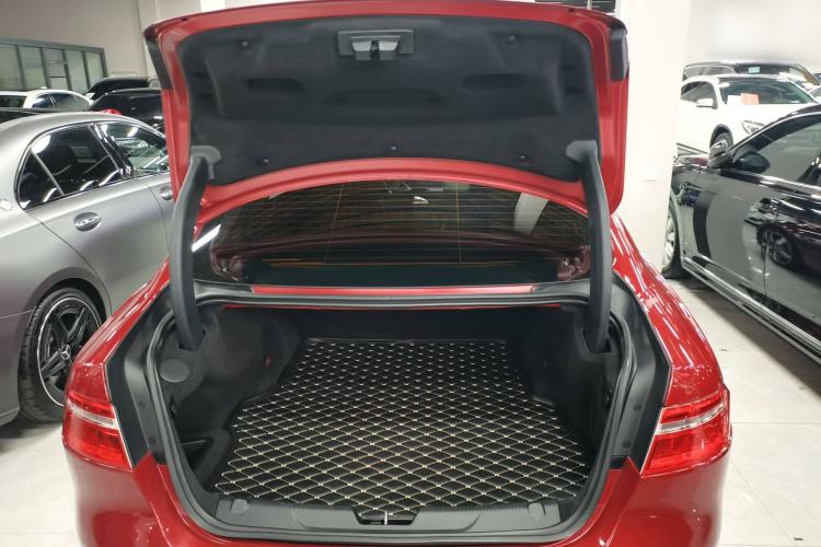 Used Jaguar XE 2017 2.0T 200 PS R-Sport Trunk