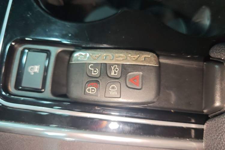 Used Jaguar XE 2017 2.0T 200 PS R-Sport Vehicle Key