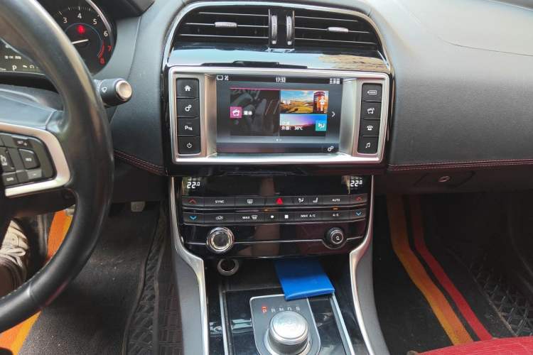 Used Jaguar XE 2017 2.0T 200 PS R-Sport Audio And AC Panel