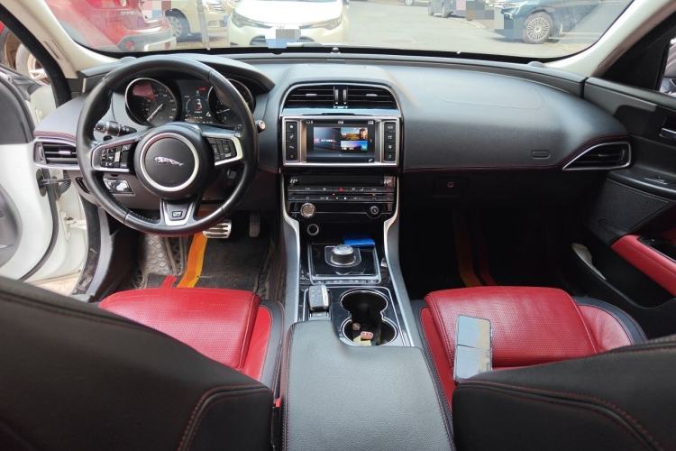 Used Jaguar XE 2017 2.0T 200 PS R-Sport Center Console