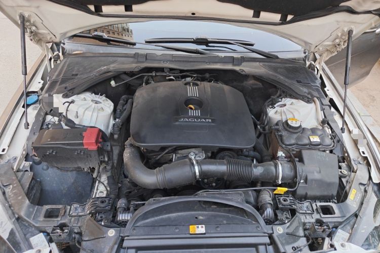 Used Jaguar XE 2017 2.0T 200 PS R-Sport Engine Bay
