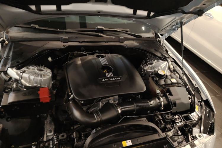 Used Jaguar XE 2017 2.0T 200 PS R-Sport Engine Bay