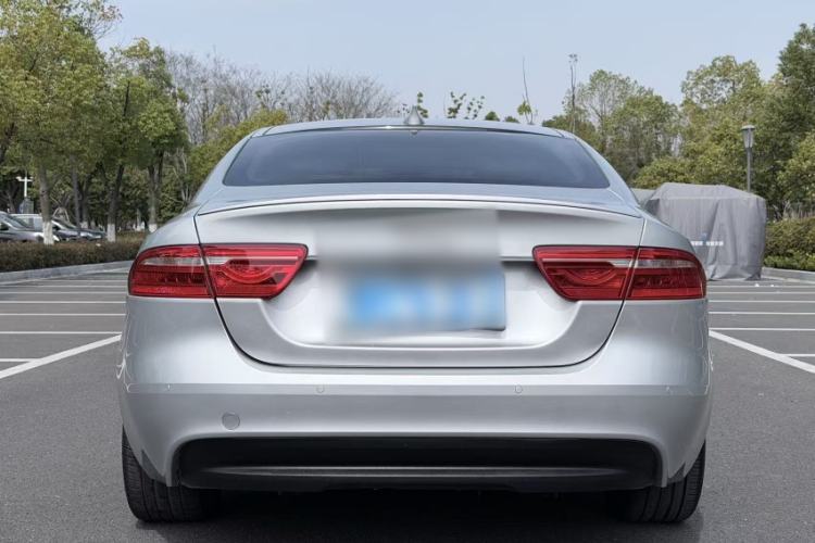 Used Jaguar XE 2017 2.0T 200 PS R-Sport Exterior 4