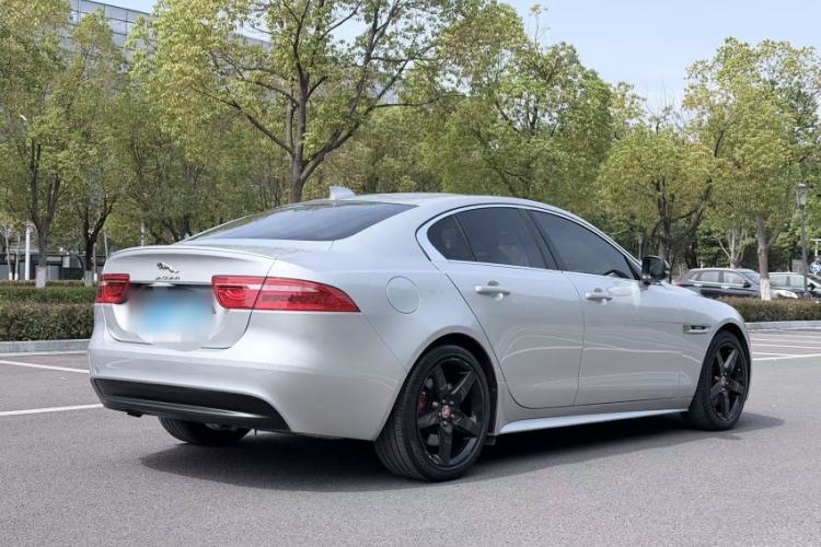 Used Jaguar XE 2017 2.0T 200 PS R-Sport Exterior 7