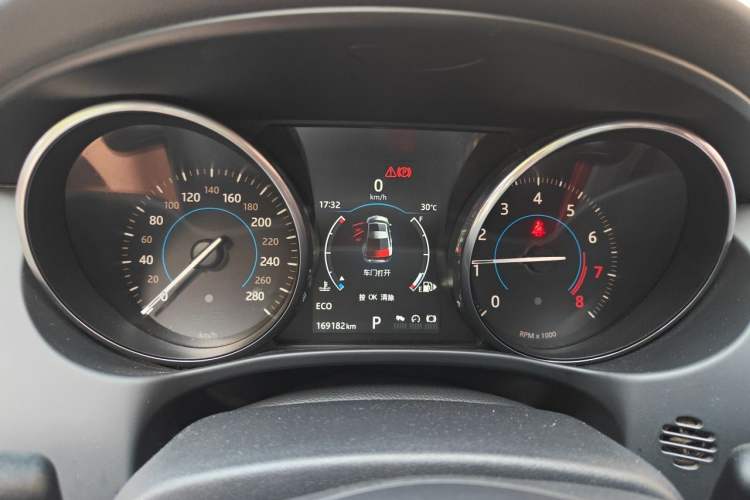 Used Jaguar XE 2017 2.0T 200 PS R-Sport Instrument Cluster