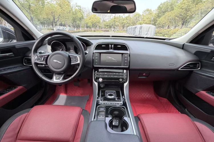 Used Jaguar XE 2017 2.0T 200 PS R-Sport Interior 1