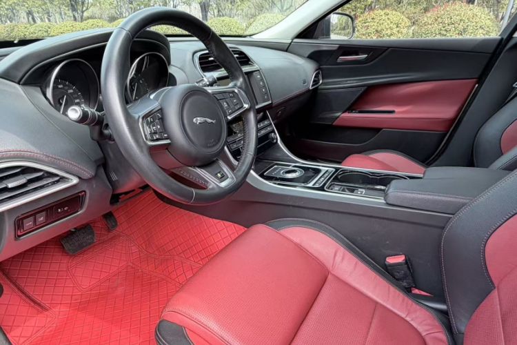 Used Jaguar XE 2017 2.0T 200 PS R-Sport Interior 2
