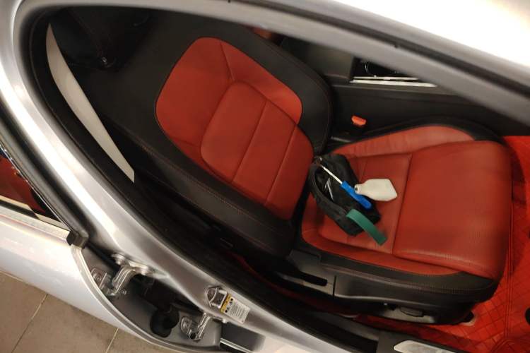 Used Jaguar XE 2017 2.0T 200 PS R-Sport Right Front Seat