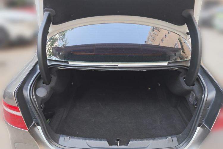 Used Jaguar XE 2017 2.0T 200 PS R-Sport Trunk