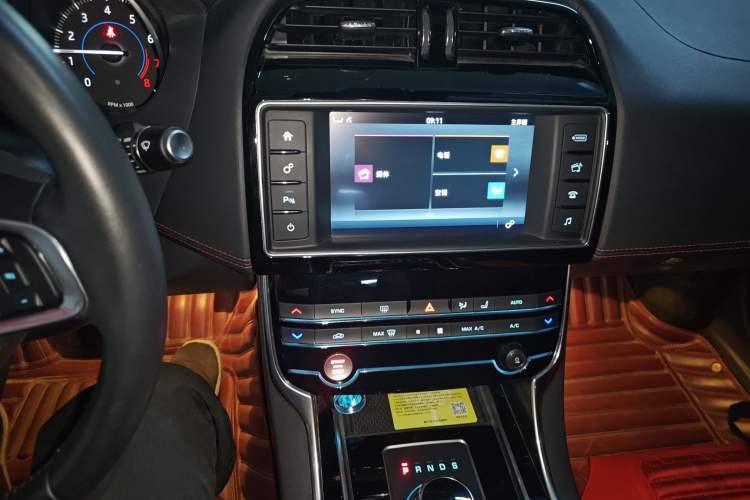 Used Jaguar XE 2017 2.0T 200 PS R-Sport Audio And AC Panel