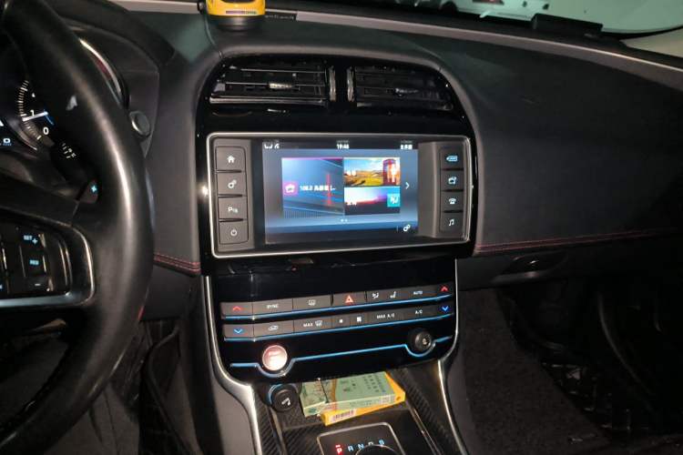 Used Jaguar XE 2017 2.0T 200 PS R-Sport Audio And AC Panel