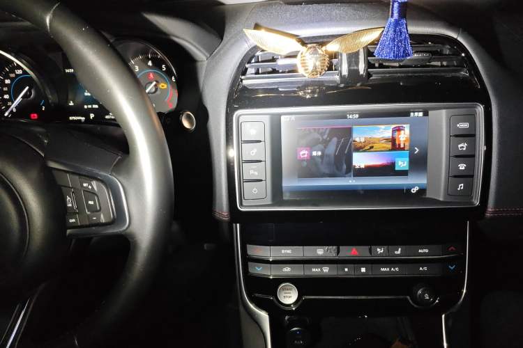 Used Jaguar XE 2017 2.0T 200 PS R-Sport Audio And AC Panel