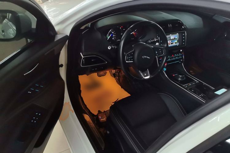 Used Jaguar XE 2017 2.0T 200 PS R-Sport Driver Seat