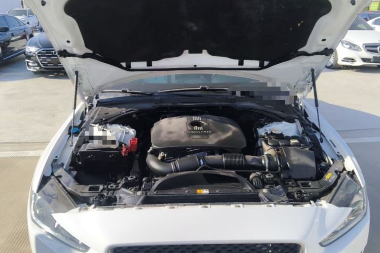 Used Jaguar XE 2017 2.0T 200 PS R-Sport Engine Bay