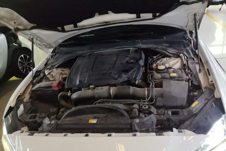 Used Jaguar XE 2017 2.0T 200 PS R-Sport Engine Bay