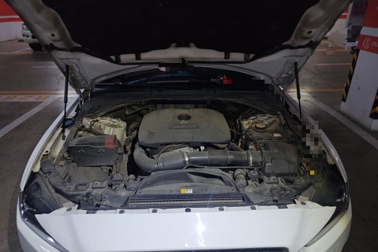 Used Jaguar XE 2017 2.0T 200 PS R-Sport Engine Bay