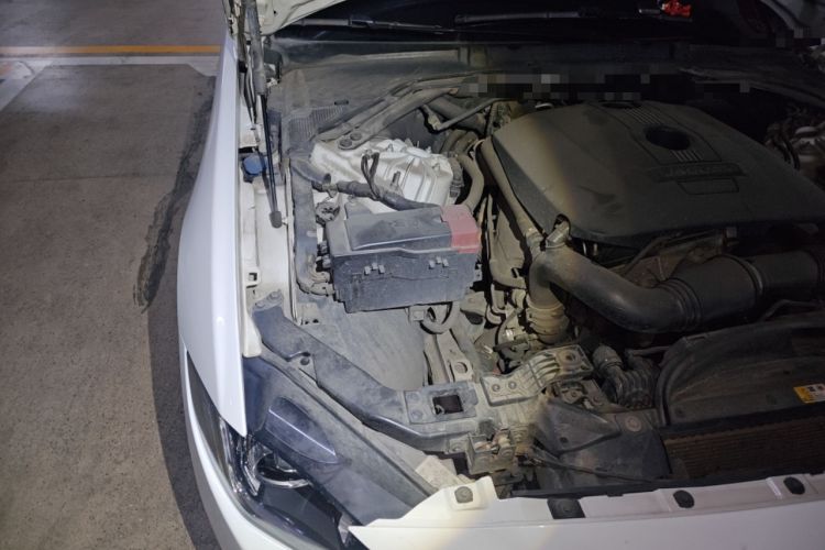Used Jaguar XE 2017 2.0T 200 PS R-Sport Engine Bay Right