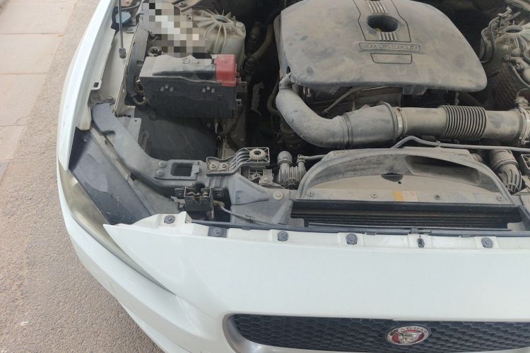 Used Jaguar XE 2017 2.0T 200 PS R-Sport Engine Bay Right