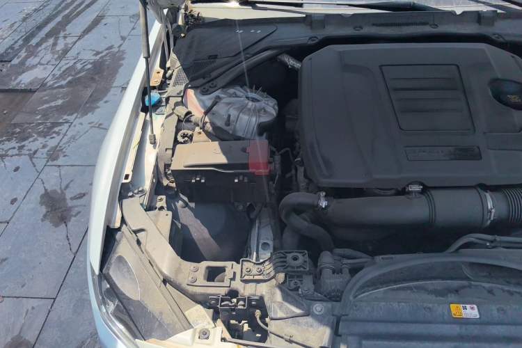 Used Jaguar XE 2017 2.0T 200 PS R-Sport Engine Bay Right