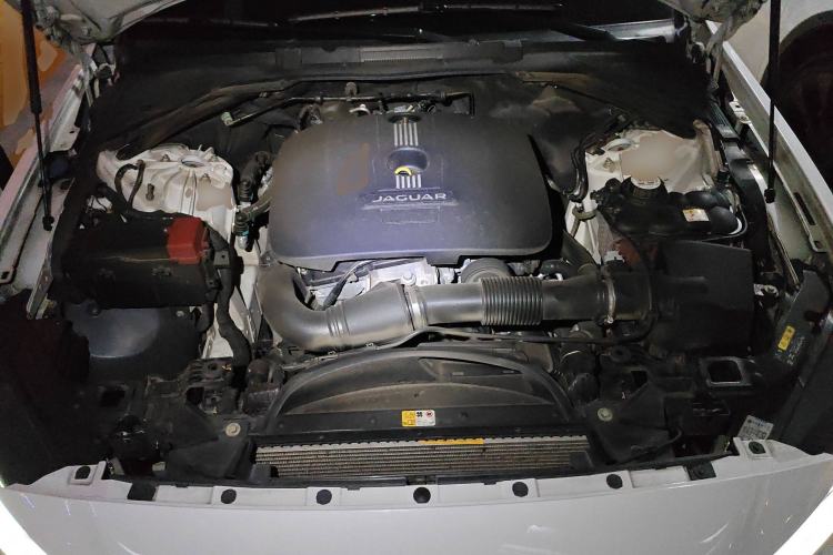 Used Jaguar XE 2017 2.0T 200 PS R-Sport Engine Bay