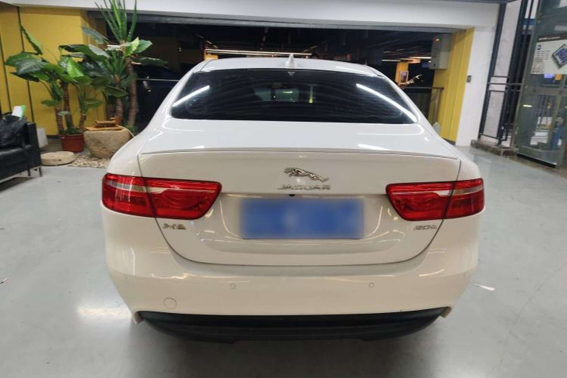 Used Jaguar XE 2017 2.0T 200 PS R-Sport Exterior 4