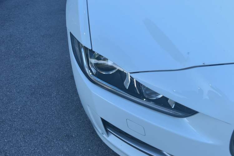 Used Jaguar XE 2017 2.0T 200 PS R-Sport Exterior 6