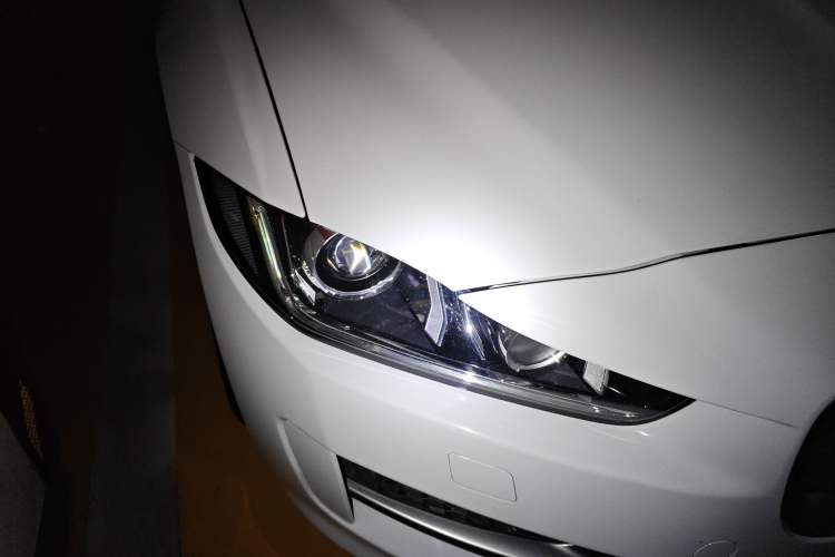 Used Jaguar XE 2017 2.0T 200 PS R-Sport Exterior 6