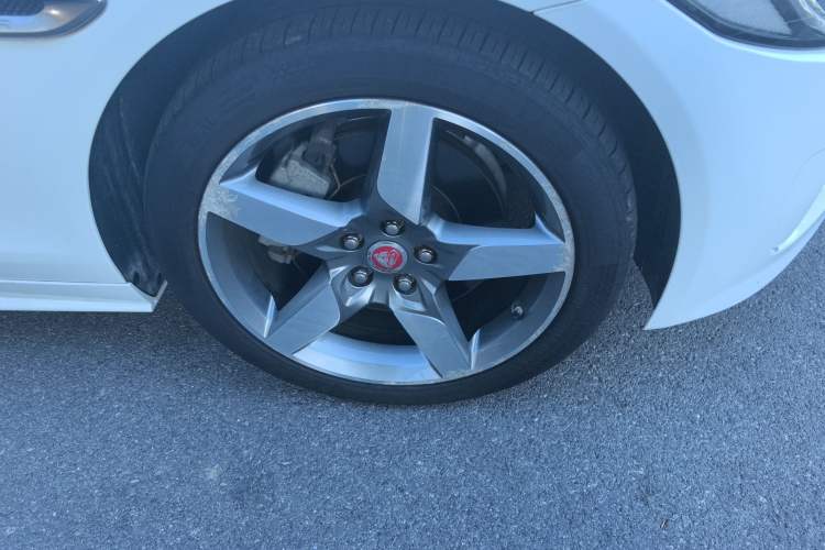 Used Jaguar XE 2017 2.0T 200 PS R-Sport Exterior 7