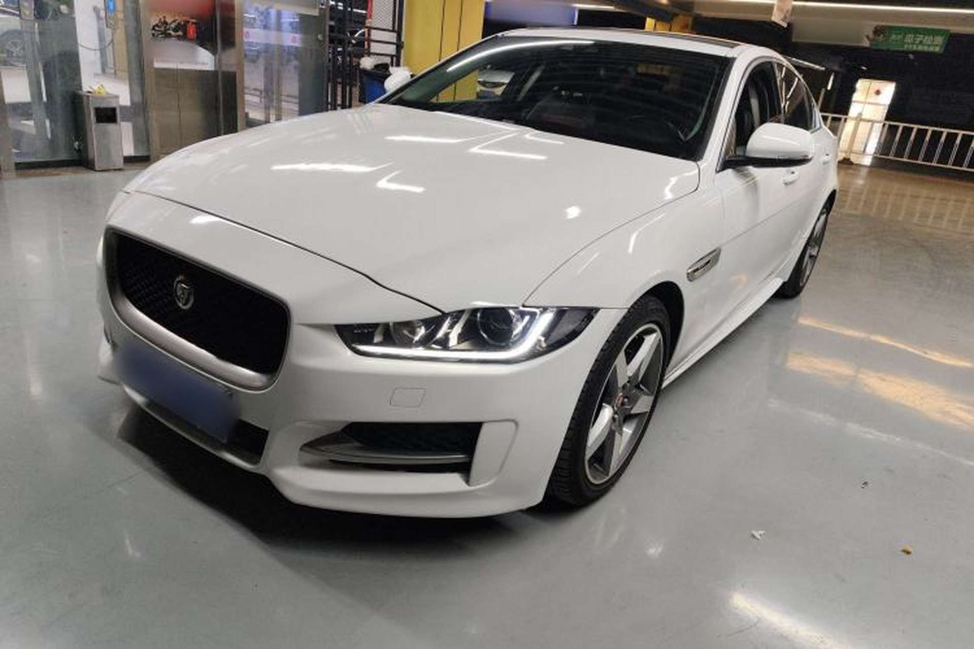 Used Jaguar XE 2017 2.0T 200 PS R-Sport Front Left 45 Deg
