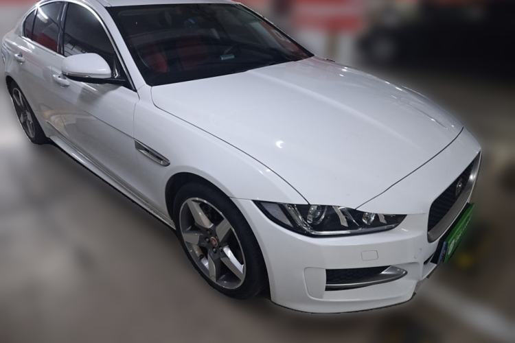 Used Jaguar XE 2017 2.0T 200 PS R-Sport Front Right 45 Deg