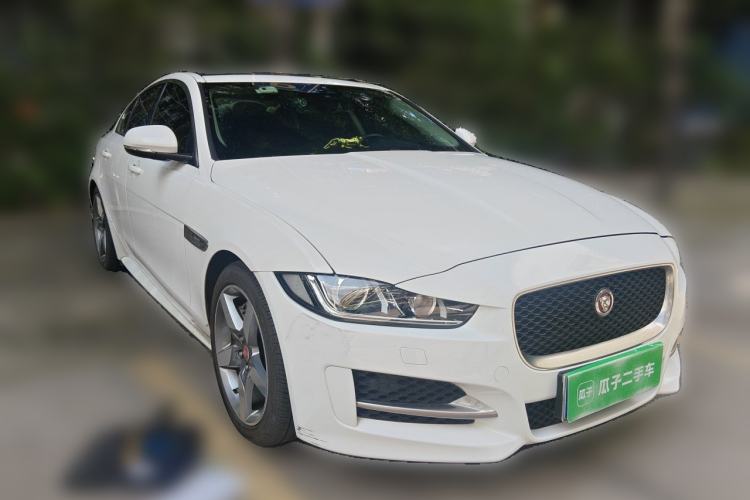 Used Jaguar XE 2017 2.0T 200 PS R-Sport Front Right 45 Deg