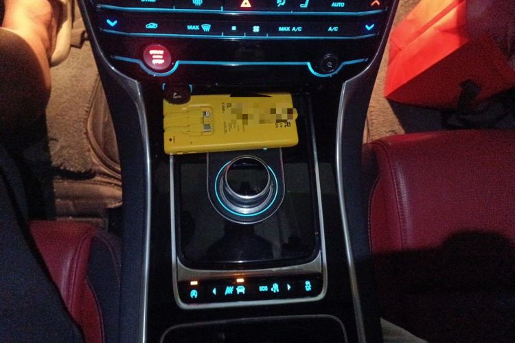 Used Jaguar XE 2017 2.0T 200 PS R-Sport Gear Lever