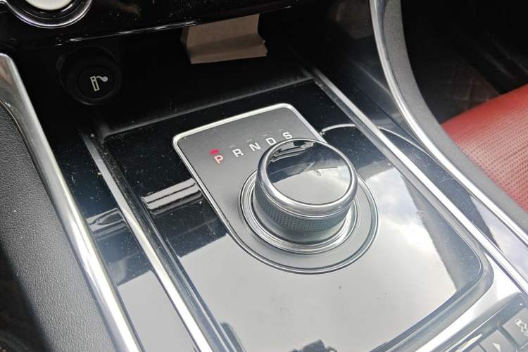 Used Jaguar XE 2017 2.0T 200 PS R-Sport Gear Lever