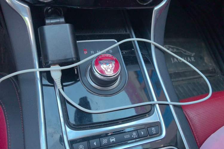 Used Jaguar XE 2017 2.0T 200 PS R-Sport Gear Lever