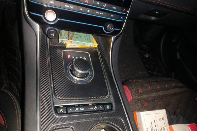 Used Jaguar XE 2017 2.0T 200 PS R-Sport Gear Lever