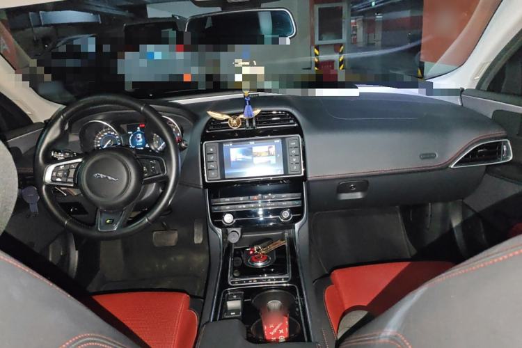 Used Jaguar XE 2017 2.0T 200 PS R-Sport Interior 2