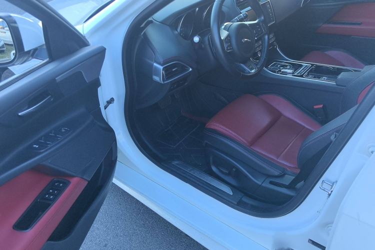 Used Jaguar XE 2017 2.0T 200 PS R-Sport Interior 3