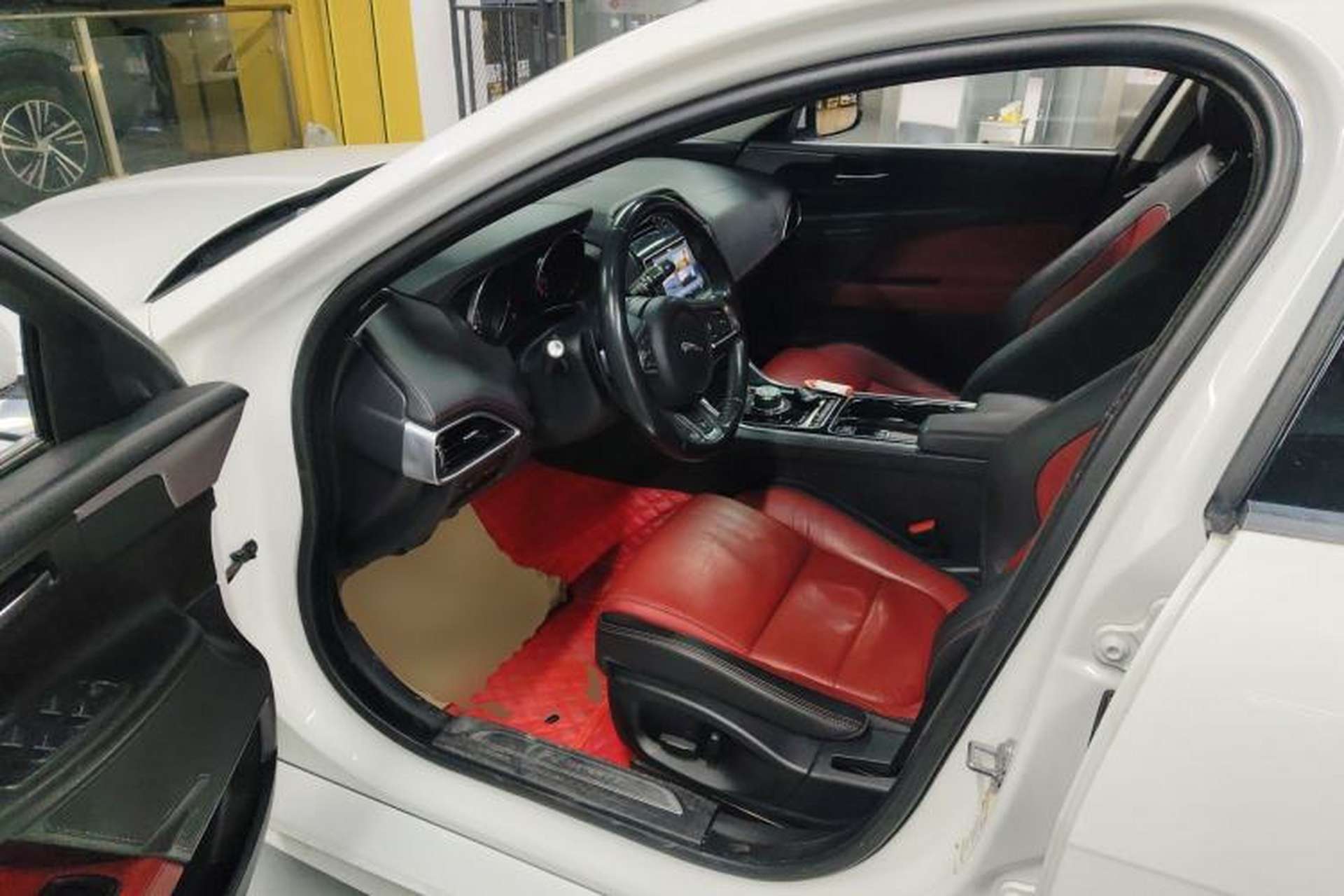 Used Jaguar XE 2017 2.0T 200 PS R-Sport Interior 3