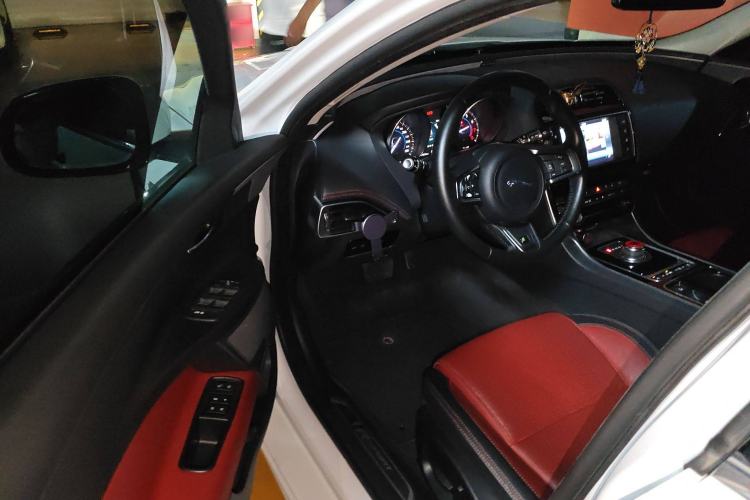 Used Jaguar XE 2017 2.0T 200 PS R-Sport Interior 3